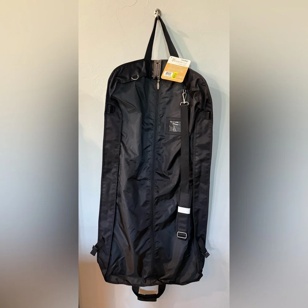 NWT WallyBags 42” Black Garment Bag Shoulder Strap Lightweight Water Repellent